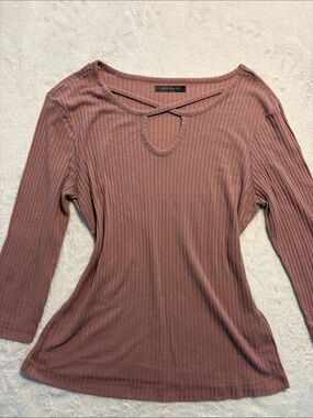 Suzy Shier Rose Taupe Ribbed Keyhole Long Sleeve Top